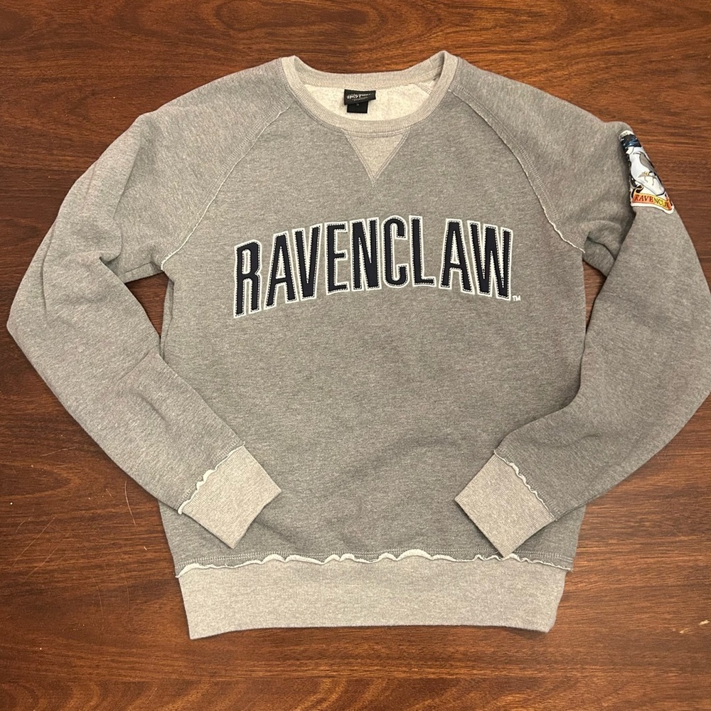 Warner Bros. Ravenclaw Gray Crewneck Sweatshirt